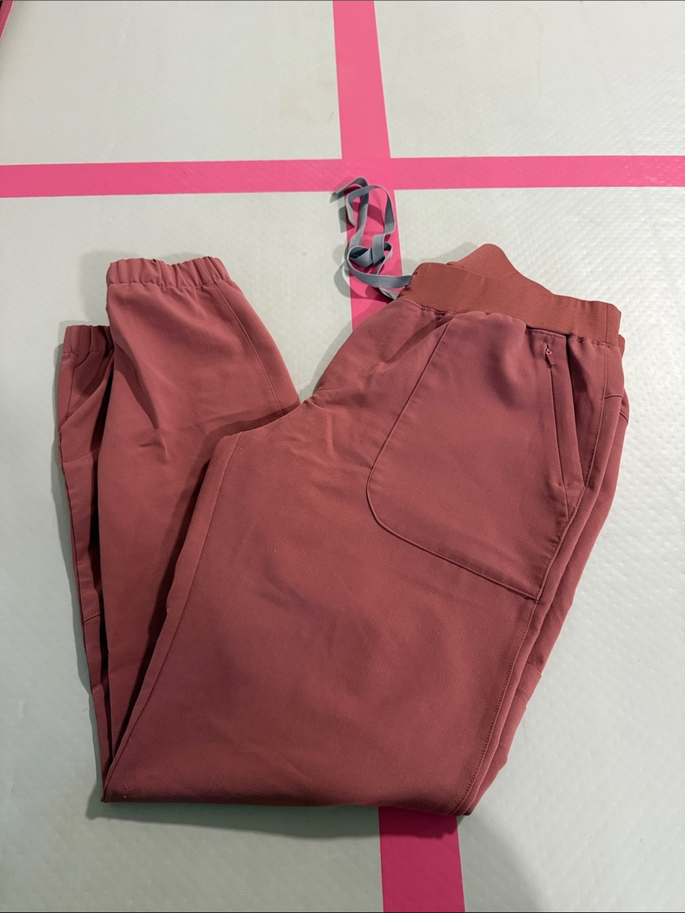 Figs mauve scrub jogger pant